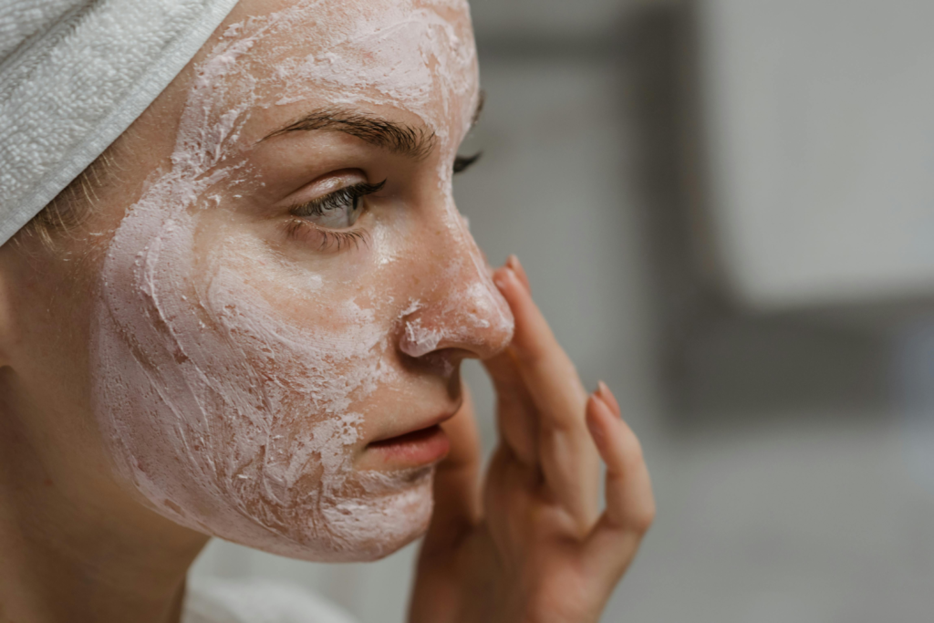 Woman following best daily skincare routine steps applying moisturizer


